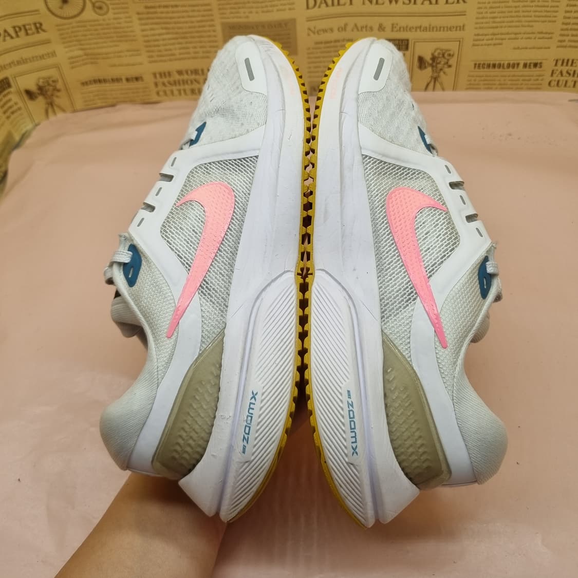 나이키 에어줌 보메로16 여성운동화240  상품이미지5