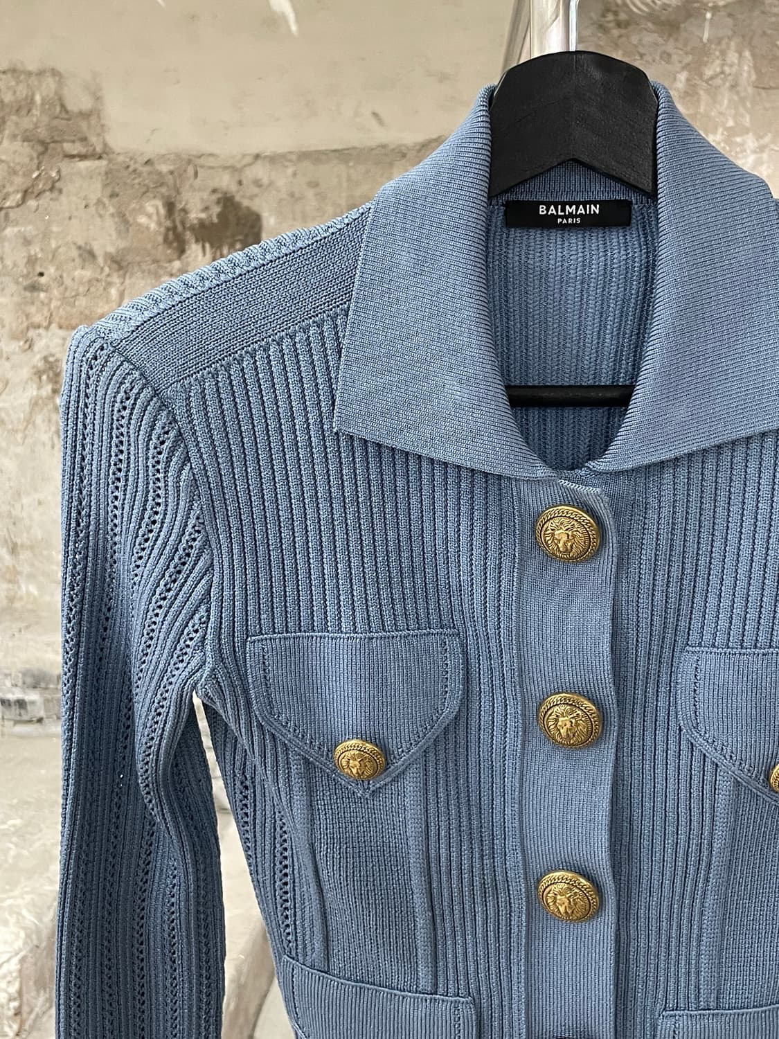 발망 파스텔 블루 포인트엘 숄더패드 금장 니트 가디건 상품이미지2