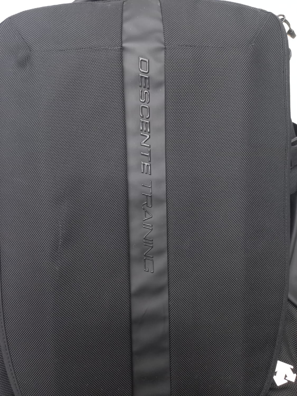 데상트 트레이닝 백팩 검정색 상품이미지2