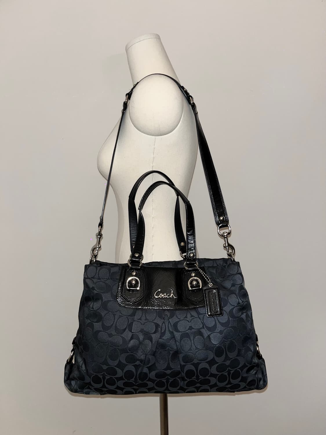 Coach All Black Shoulder bag 상품이미지8