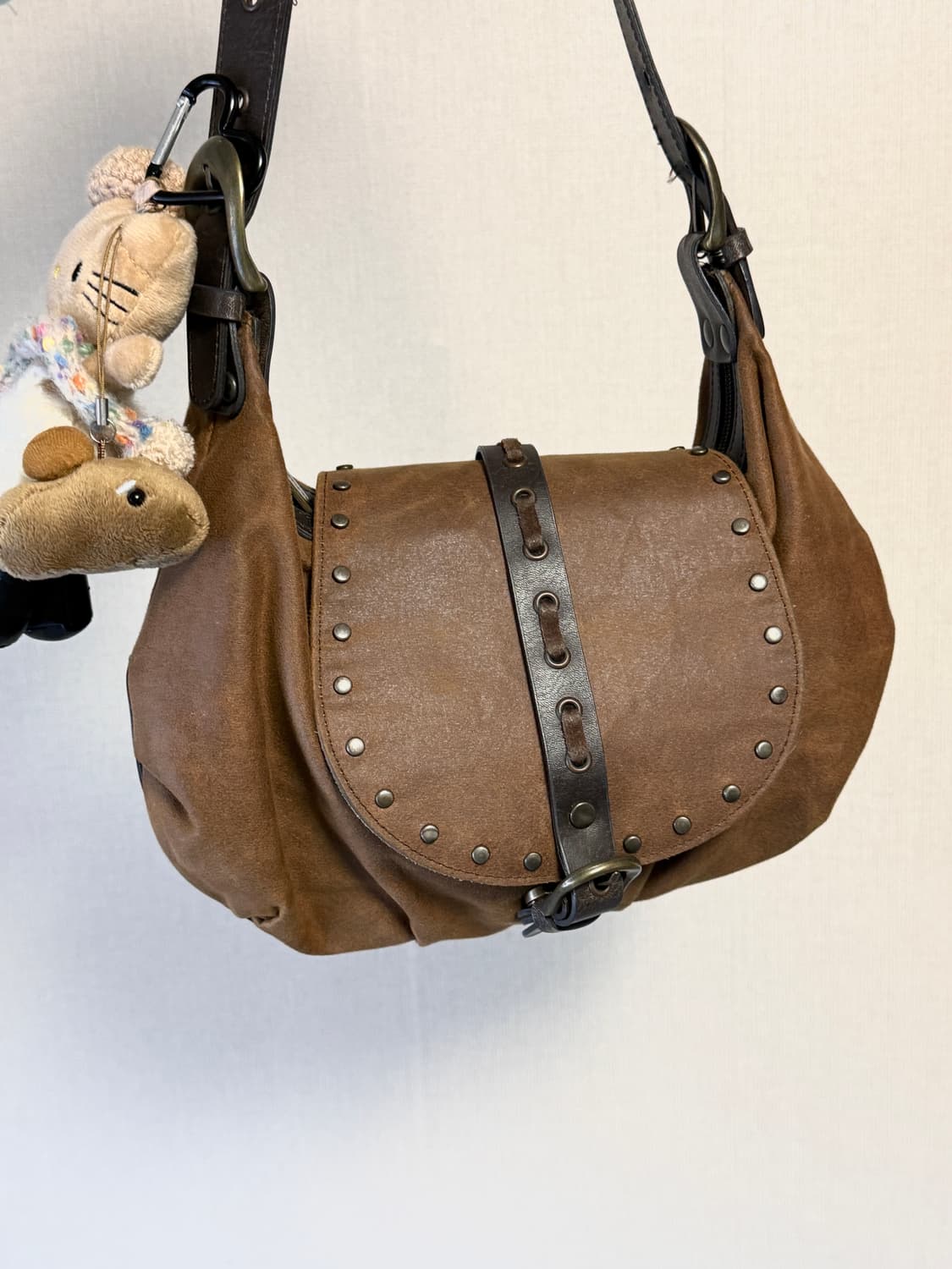 브라운 스웨이드 스터드 숄더백 빈티지 상품이미지1