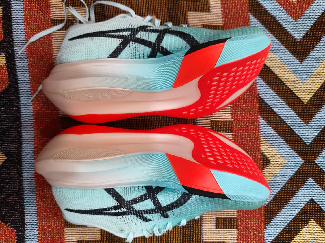 새제품) 아식스 메타스피드 스카이 파리 235 판매합니다 상품이미지4