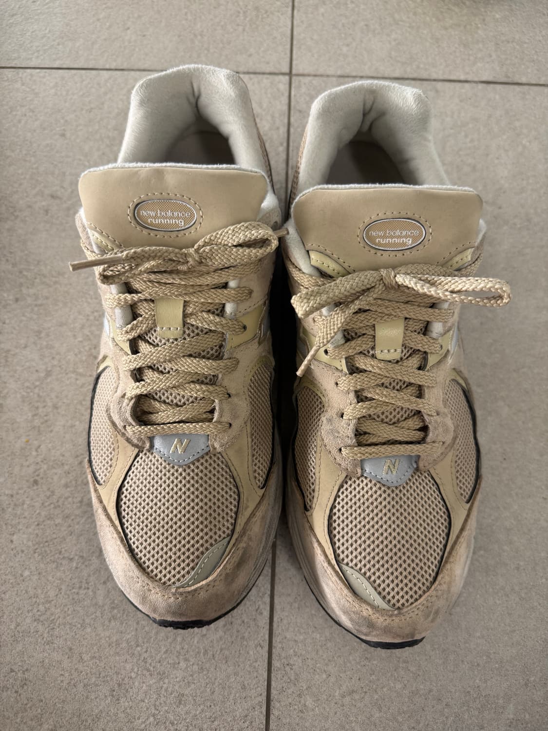 뉴발란스 2002R2 베이지색 운동화 280mm  상품이미지1