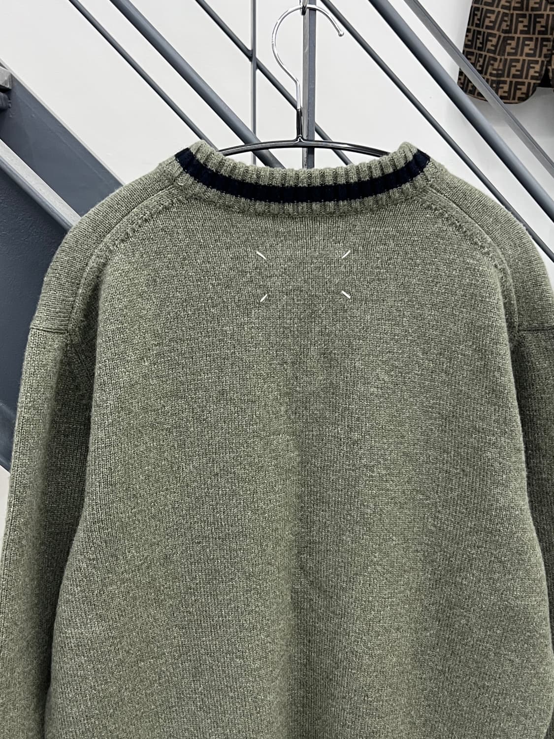 메종 마르지엘라 오버사이즈 V넥 울 니트 상품이미지4