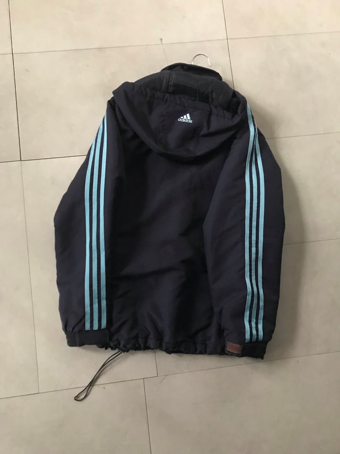 아디다스 네이비 연하늘 후드 누빔패딩 상품이미지10