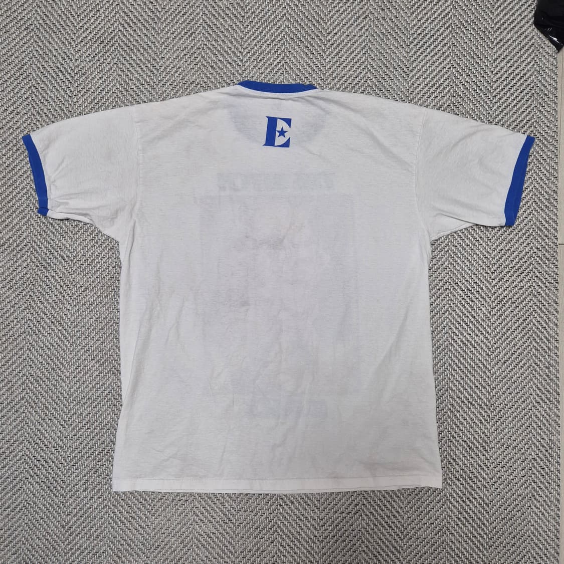 엘튼 존 "THE BITCH IS BACK" 머천 링거 티셔츠 (XL) 상품이미지4