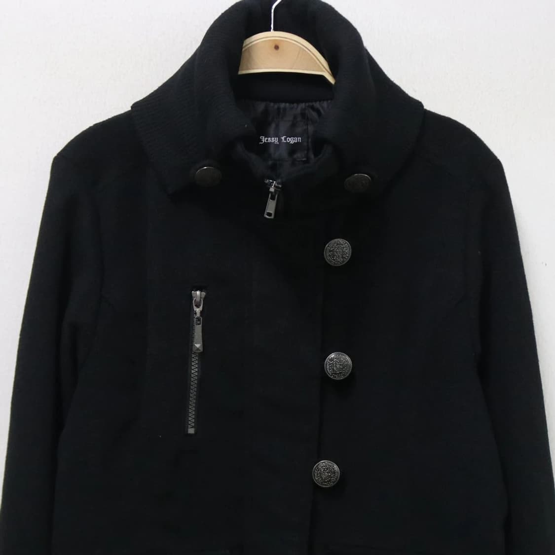 JESSY LOGAN 하이넥 앞 포켓 자켓 63720 상품이미지3