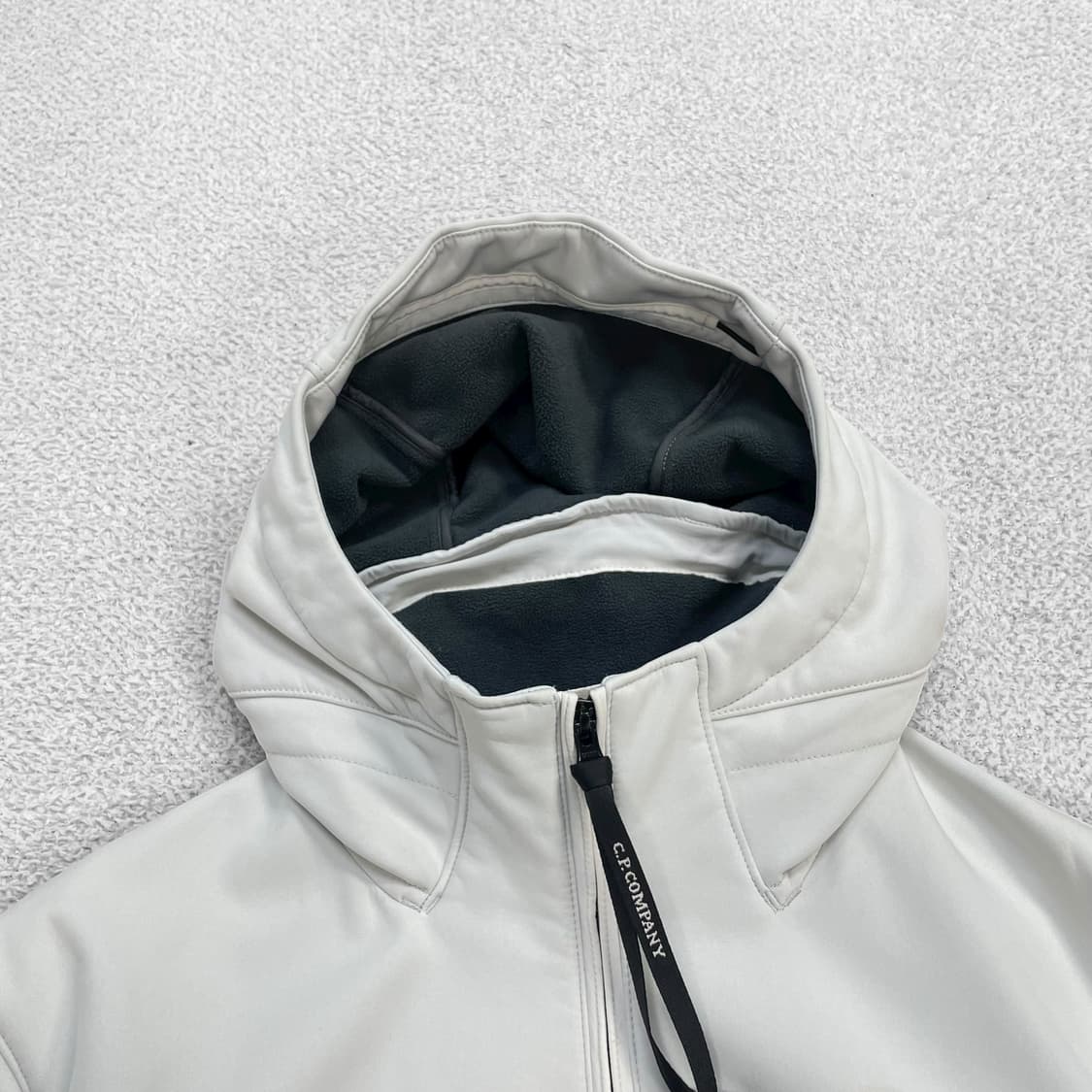 C.P 컴퍼니 소프트 쉘 - R 후드 자켓 상품이미지3