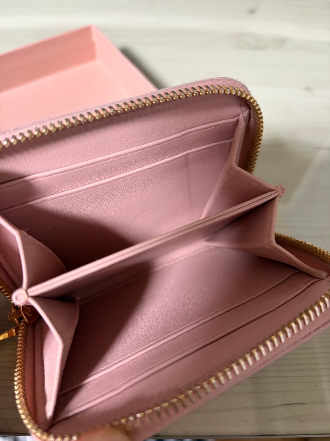 미우미우 마틀라세 핑크 반지갑 상품이미지3