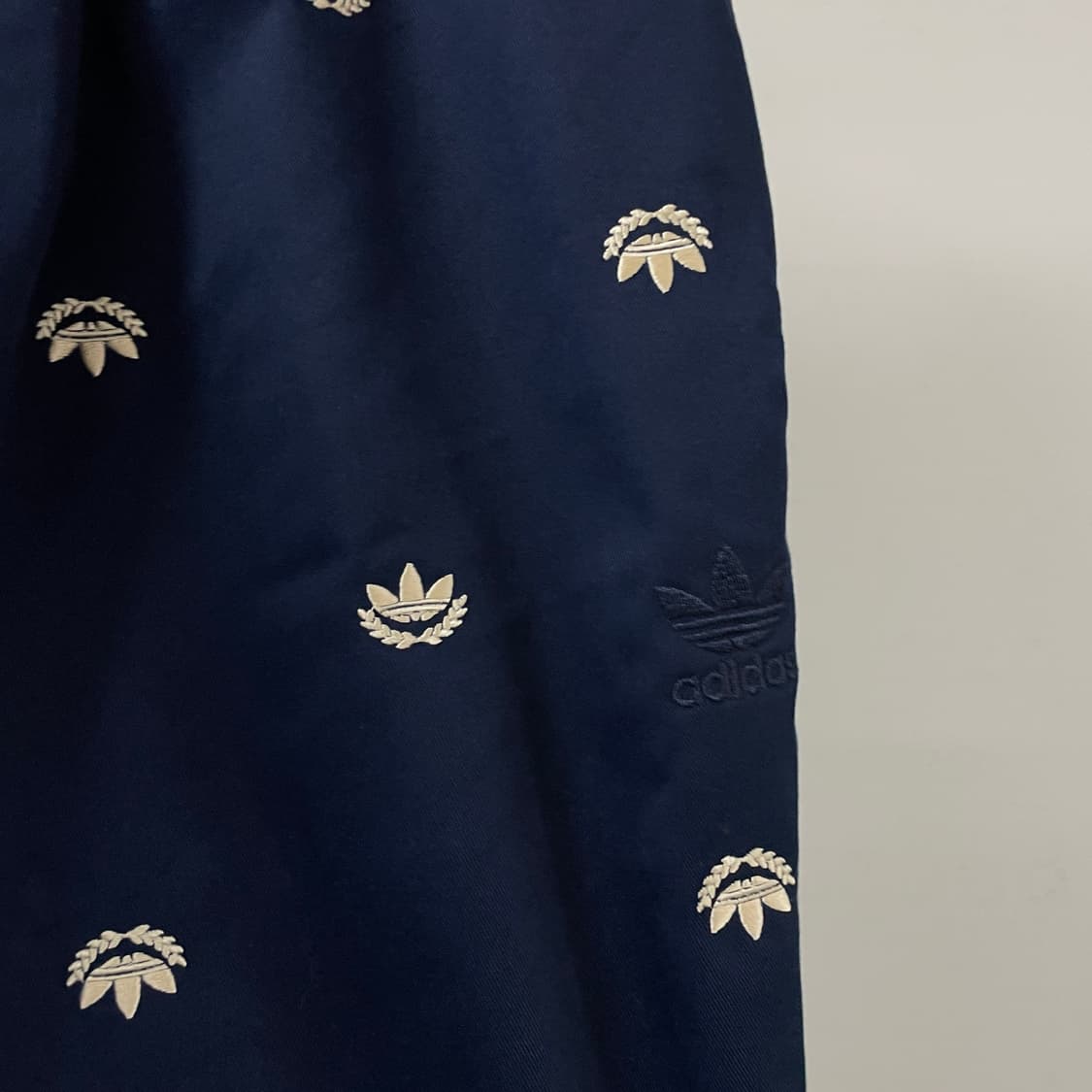 아디다스 멀티 자수 네이비 팬츠 XL 상품이미지4