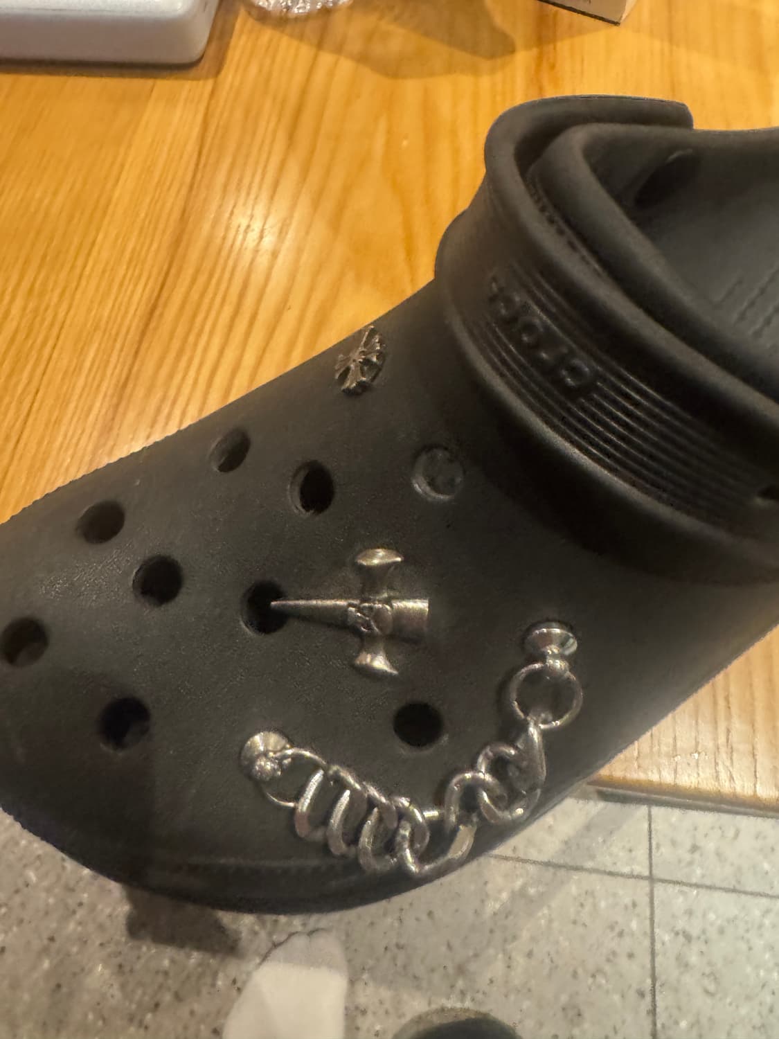 크록스 클래식 메가 크러쉬 클로그 블랙 상품이미지2