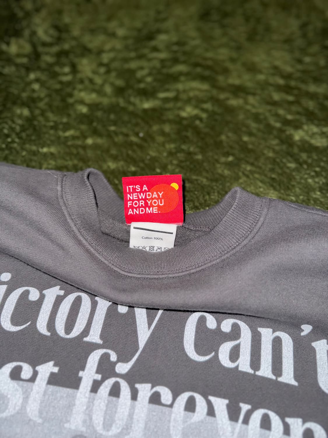 [L] 엑스트라오디너리 RSF 그래픽 릴렉스 핏 스웻셔츠 챠콜 상품이미지4