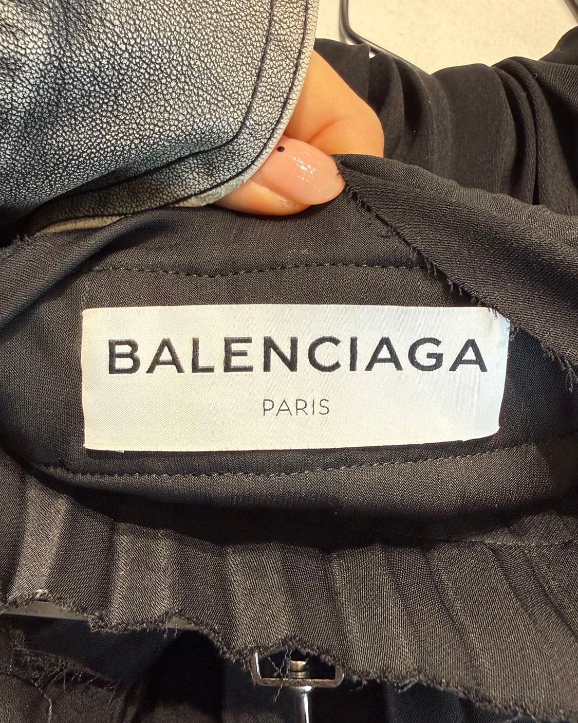 발렌시아가 블랙 플리츠 밴딩 랩 미디스커트 상품이미지8