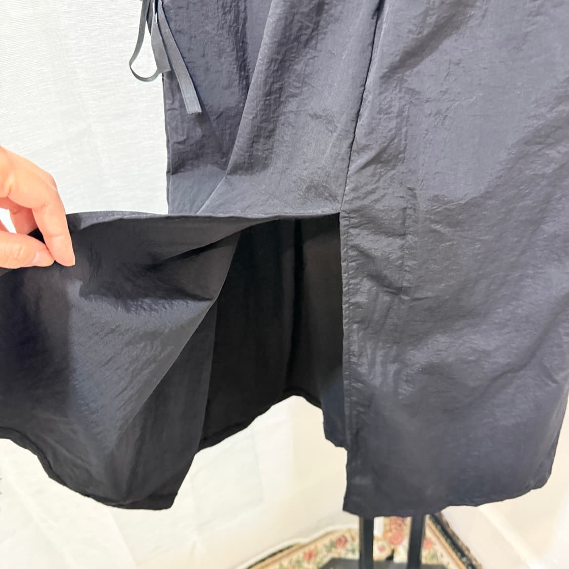 사이드리본 바스락 나일론 블랙롱치마 롱스커트 4464 상품이미지4