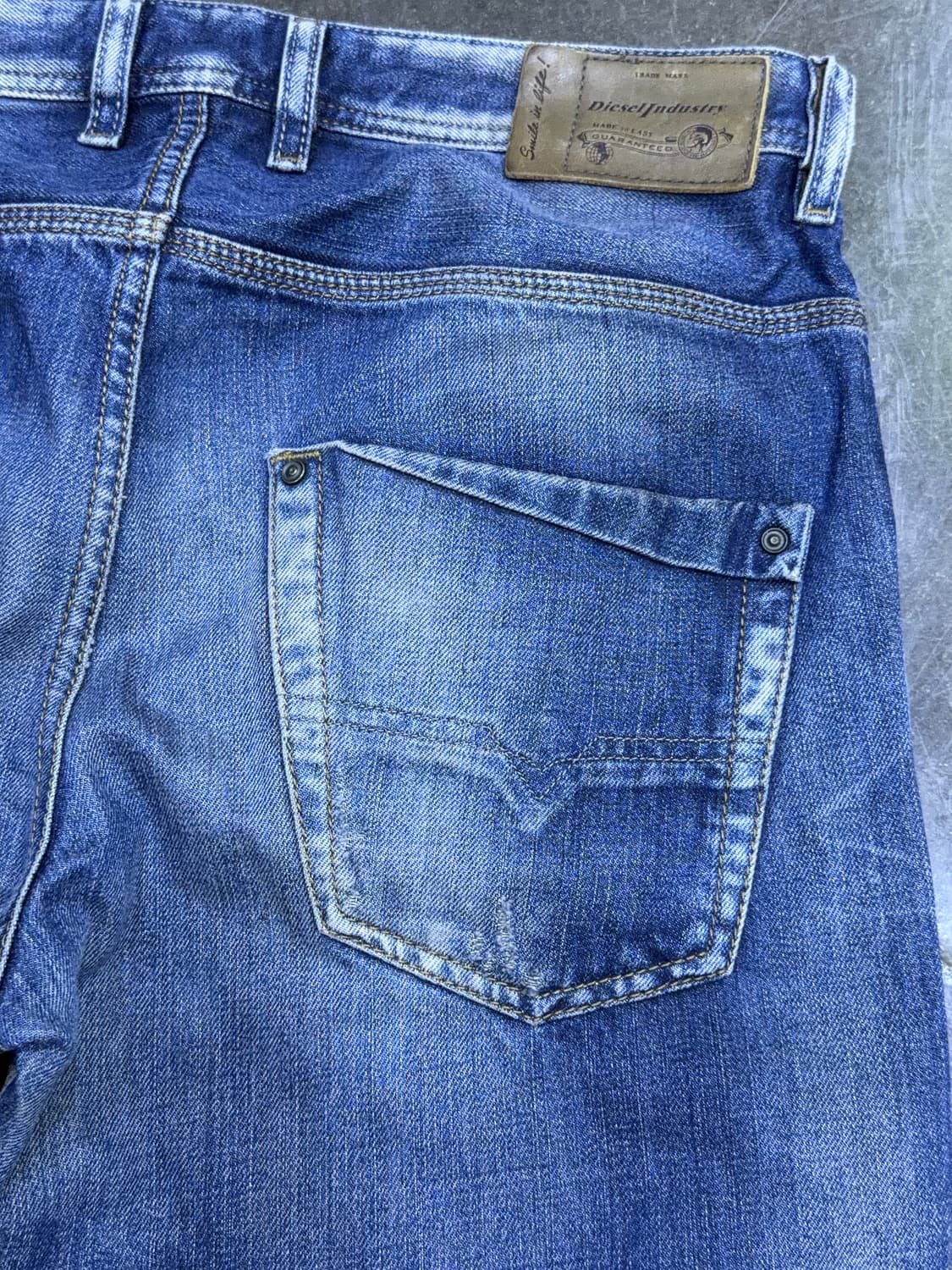 디젤 크룰리 빈티지 워싱 데미지 레귤러 슬림 데님팬츠 32 상품이미지7