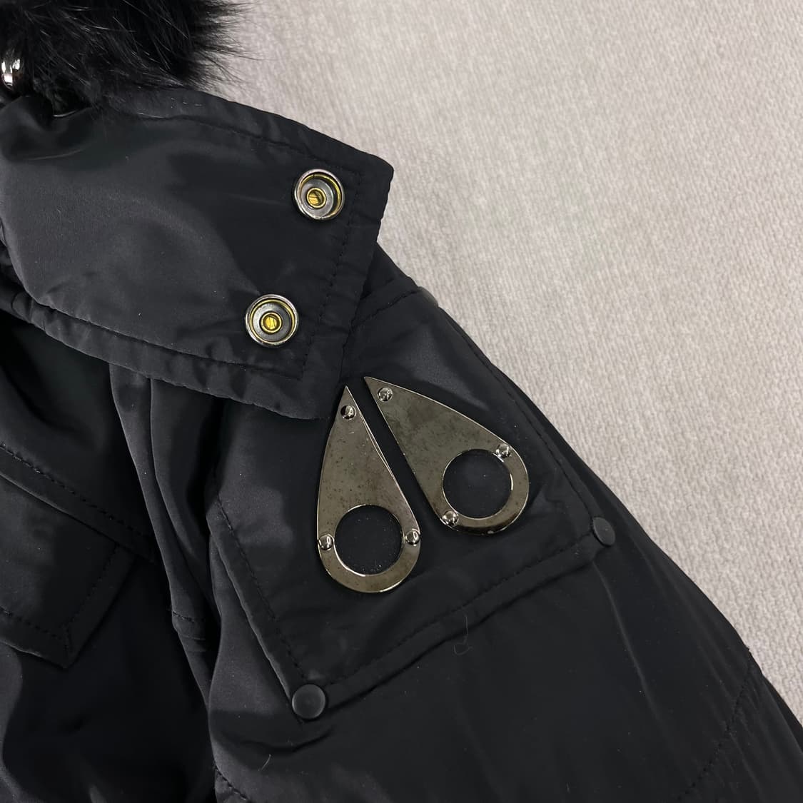 100 무스너클 스틸링 블랙 폭스퍼 구스다운 롱패딩 상품이미지3