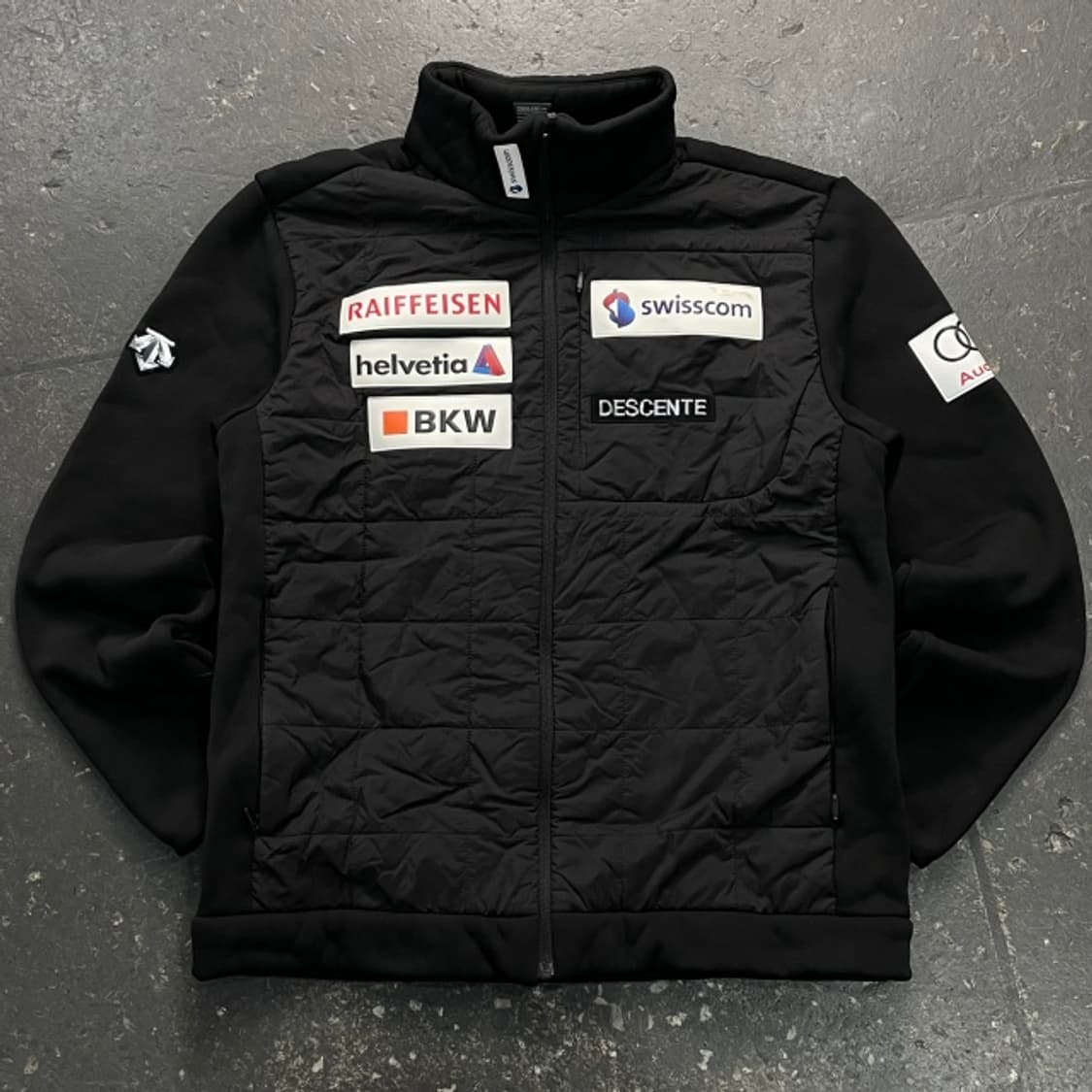 100 데상트 아우디 하이브리드 패딩 상품이미지1