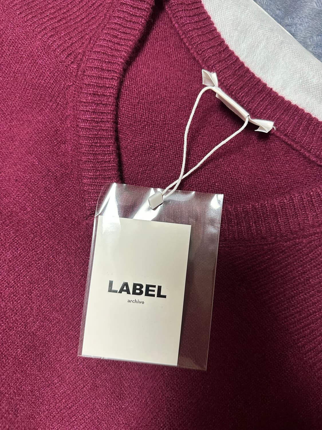 라벨 아카이브 브이넥 니트 상품이미지2