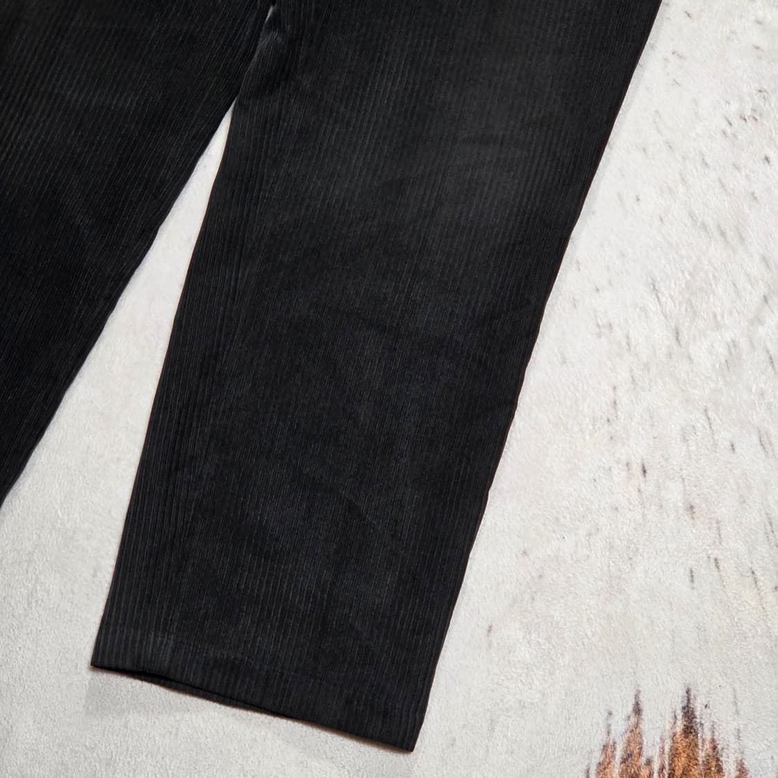 차콜 블랙 투핀턱 스트라이프 코듀로이 팬츠 상품이미지3