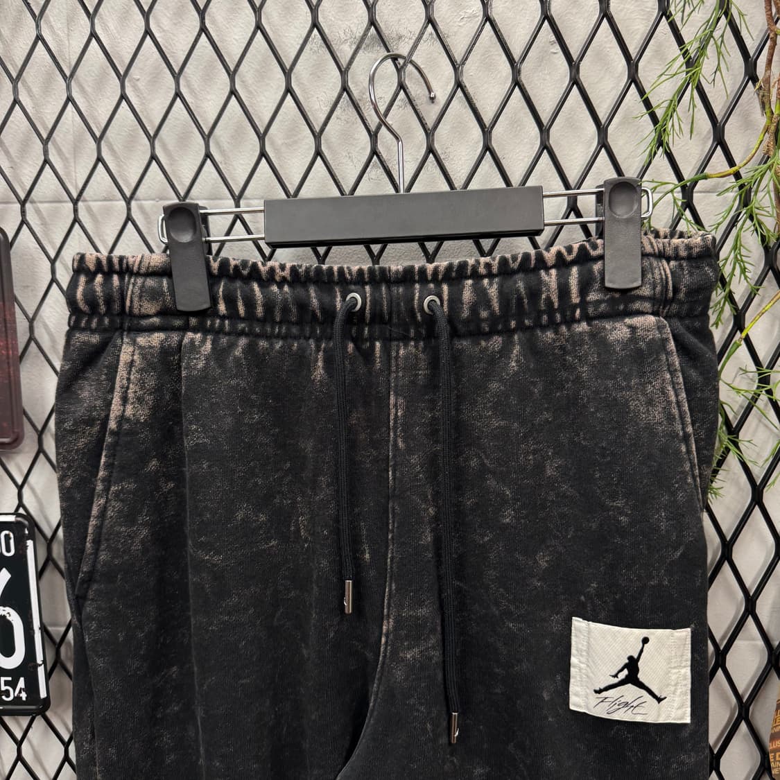 조던 에센셜 스테이트먼트 워시드 플리스 팬츠 전면 로고 포인트 블랙 상품이미지3