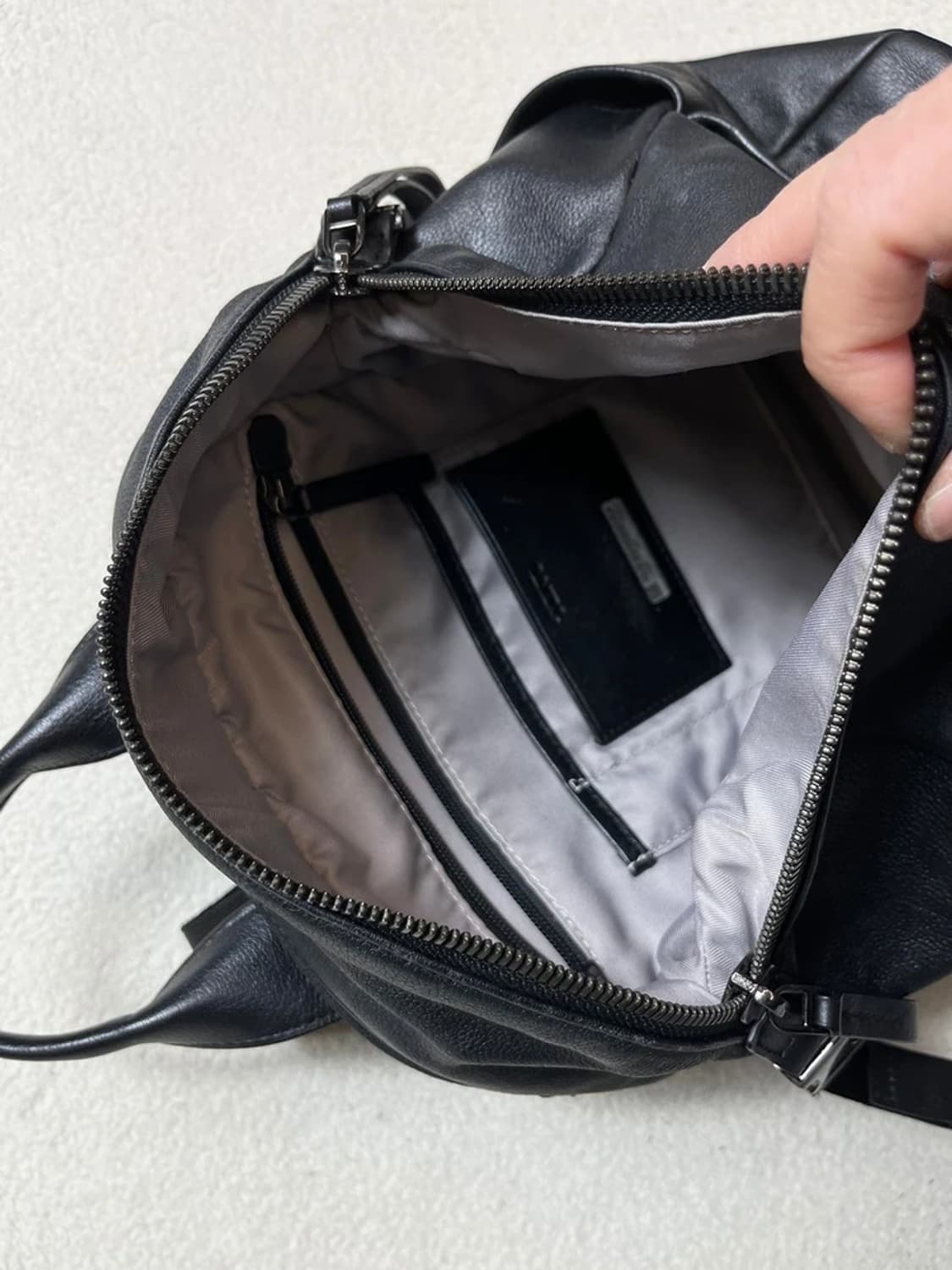 투미 Mezzanine Pat 미니 가죽 백팩 Q1236 상품이미지8