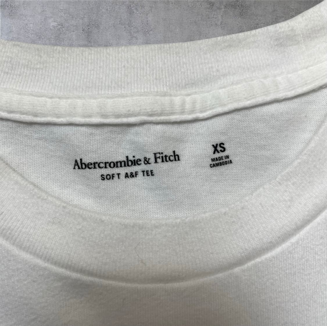 아베크롬비 화이트 시그니처 무스 로고 반팔 티셔츠 XS 상품이미지3