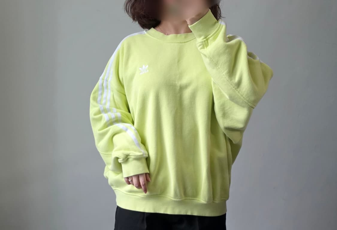[프립]아디다스 오리지널 형광 맨투맨 상품이미지1