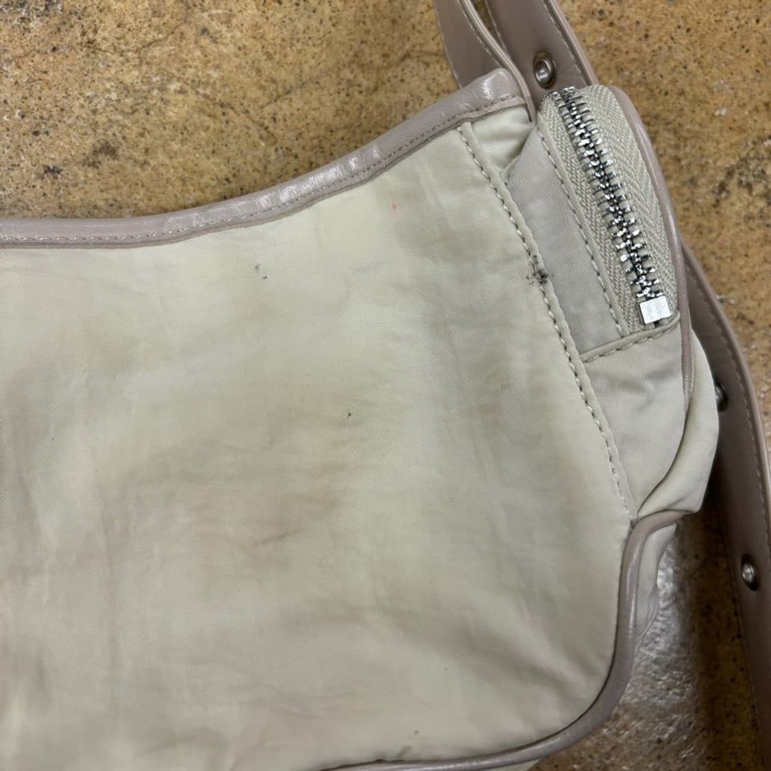 마뗑킴 마들렌 라운드 백 라이트 베이지  상품이미지7