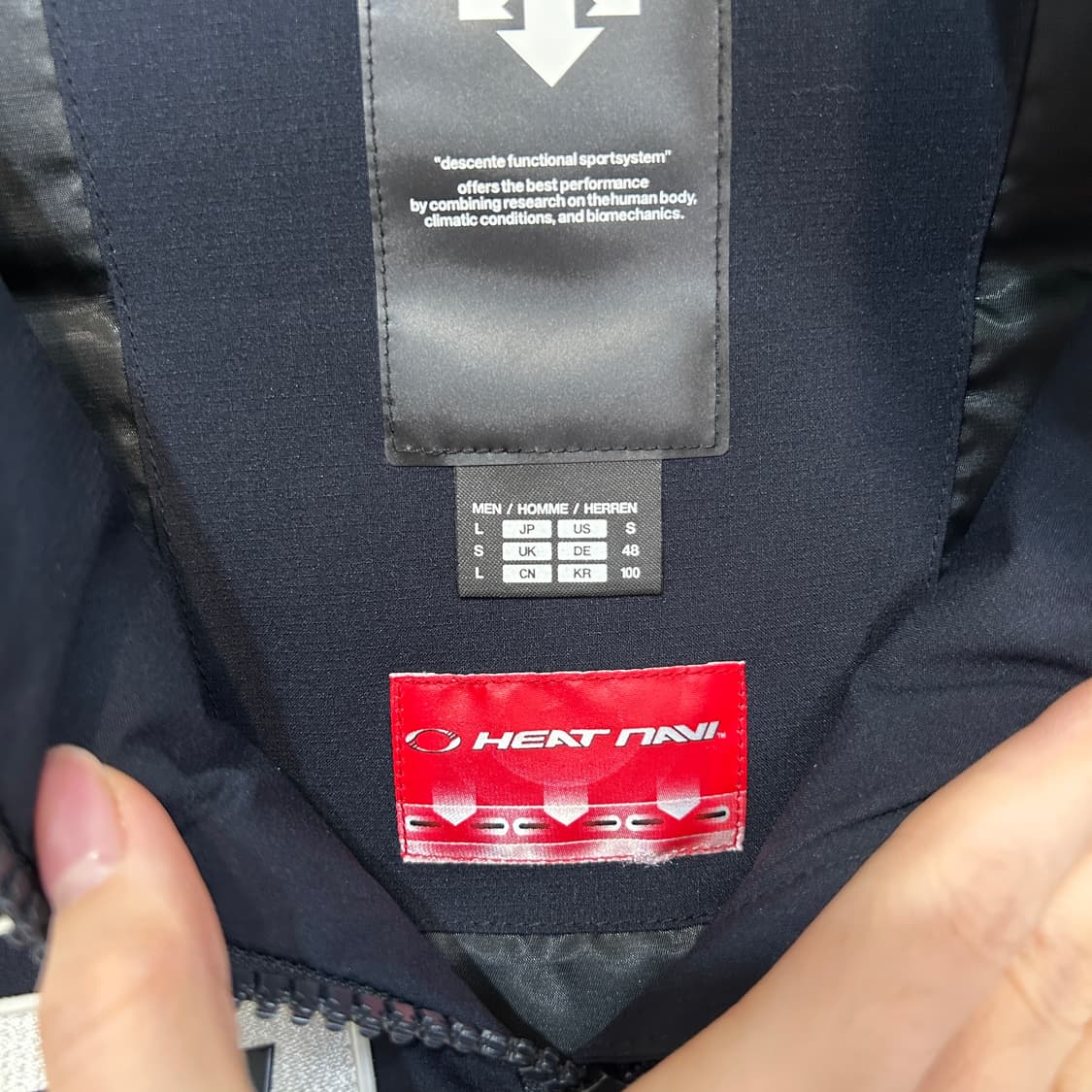 데상트 스위스 스키팀 패딩조끼 100 블랙 상품이미지2