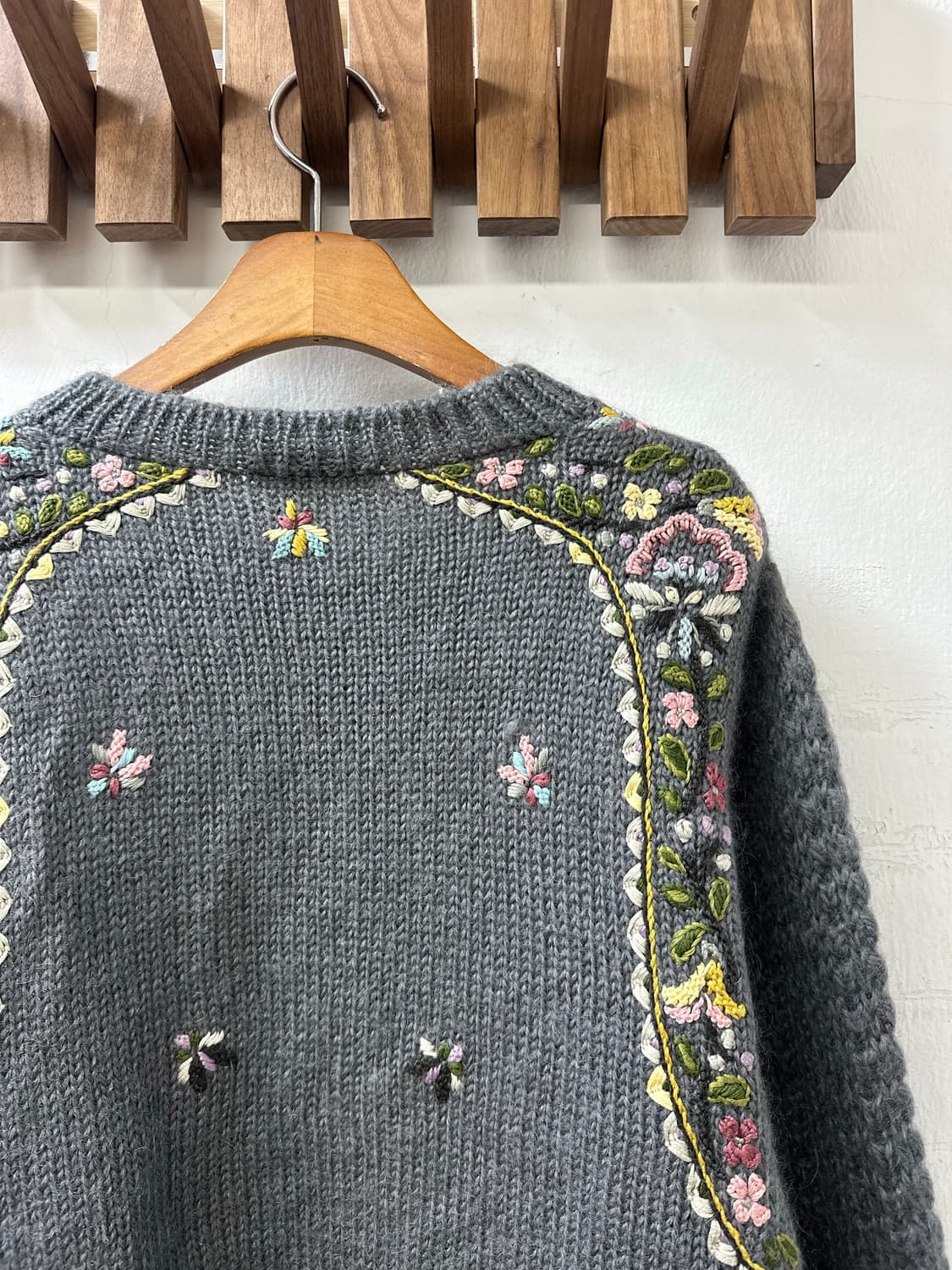 일본빈티지 울100% 플라워 자수 디테일 스웨터 니트 가디건 상품이미지5
