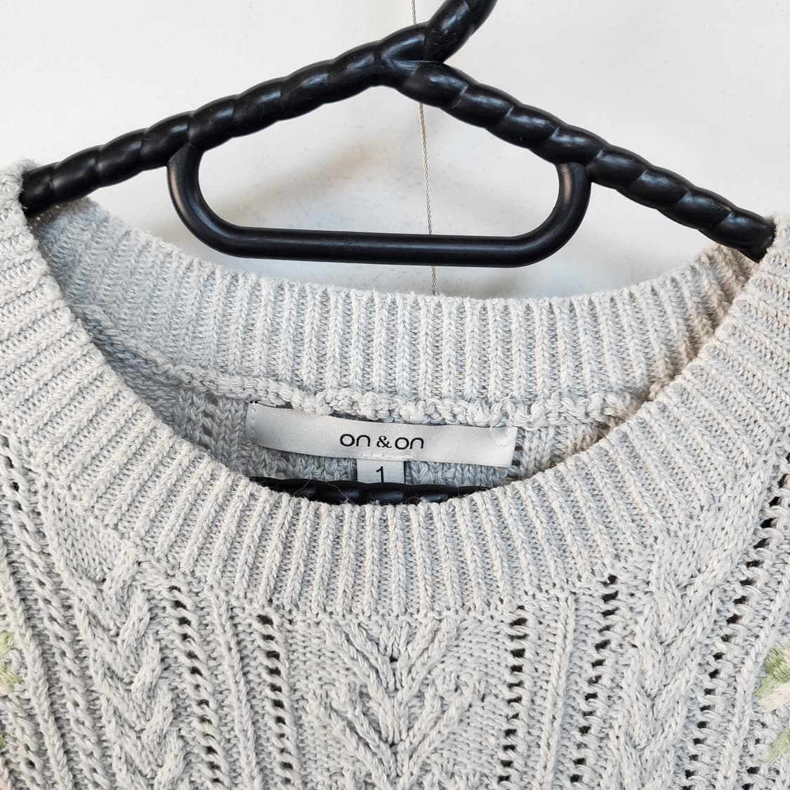 온앤온 플라워 자수 반팔 니트 상품이미지2