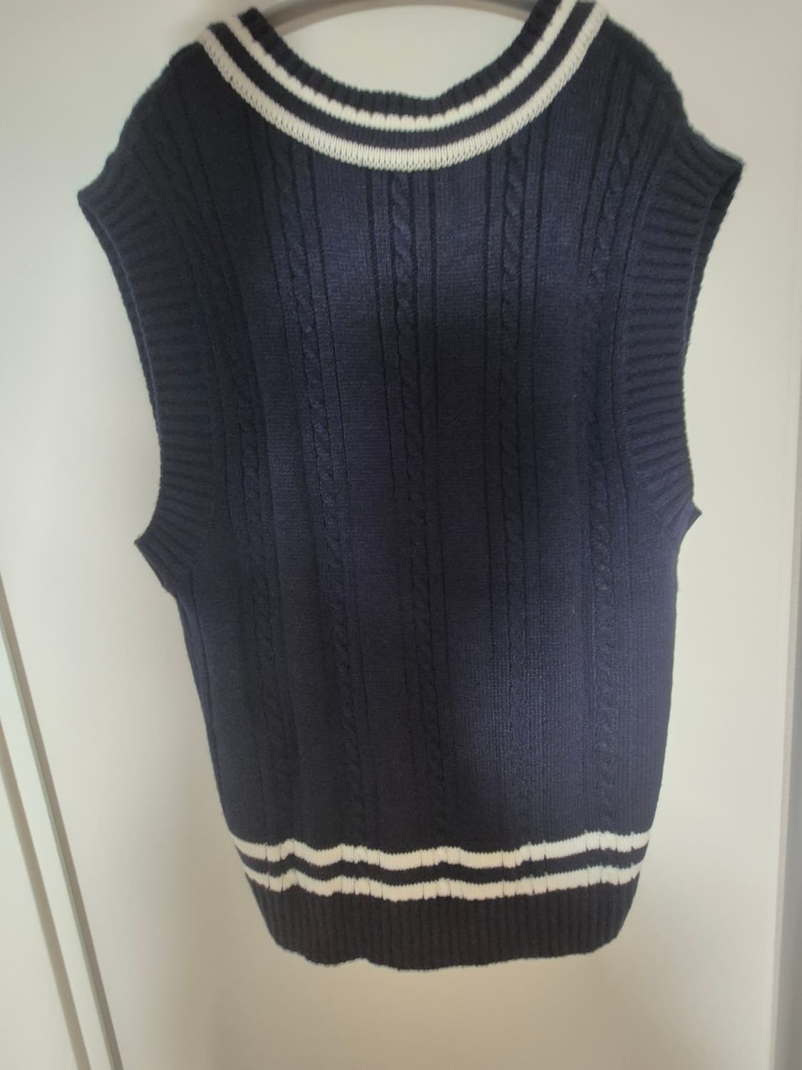 V NECK CABLE KNIT VEST [NAVY] 상품이미지5
