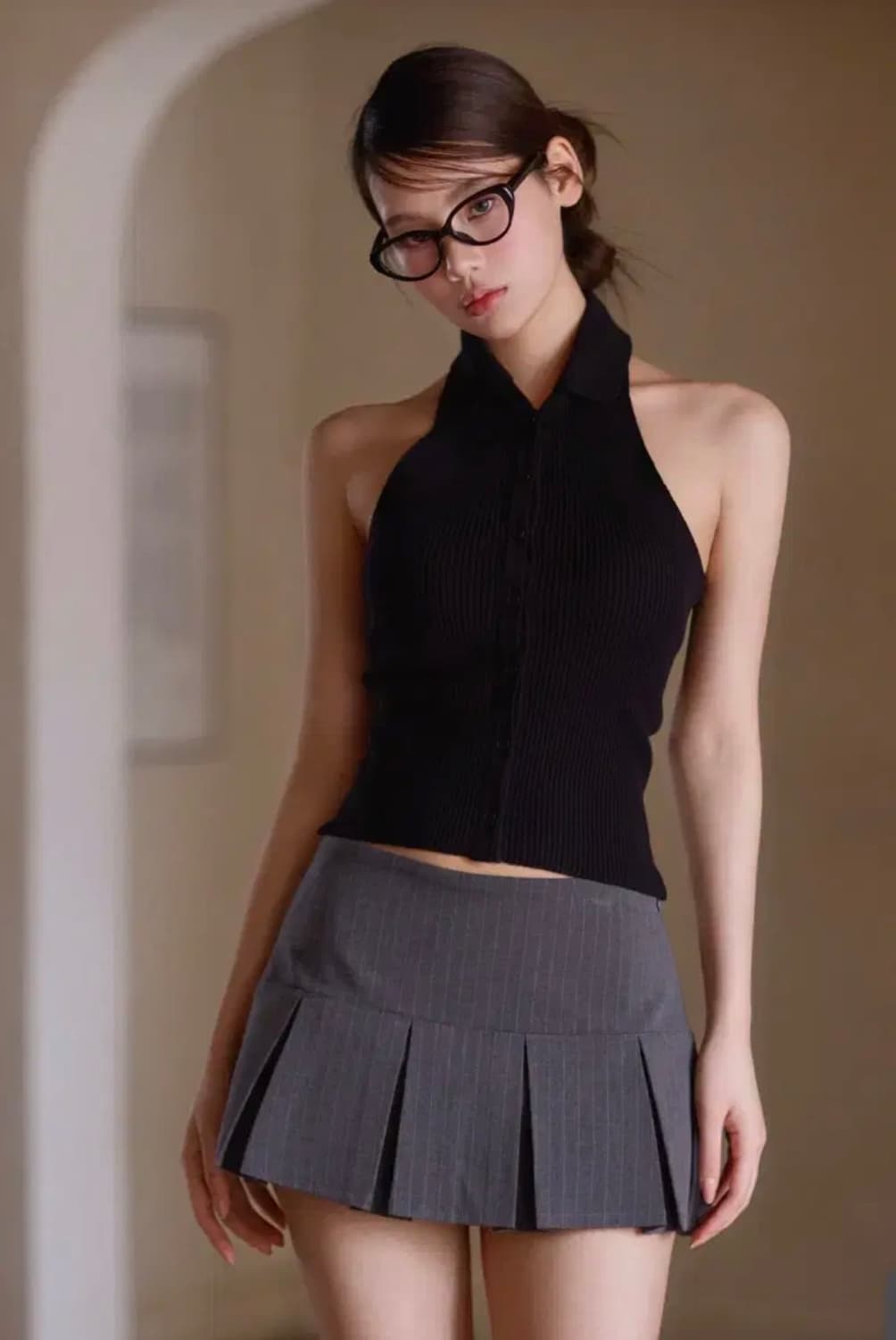 카인다미 클래식 플리츠 스커트 차콜 숏 S 로우 지젤 착용 상품이미지2