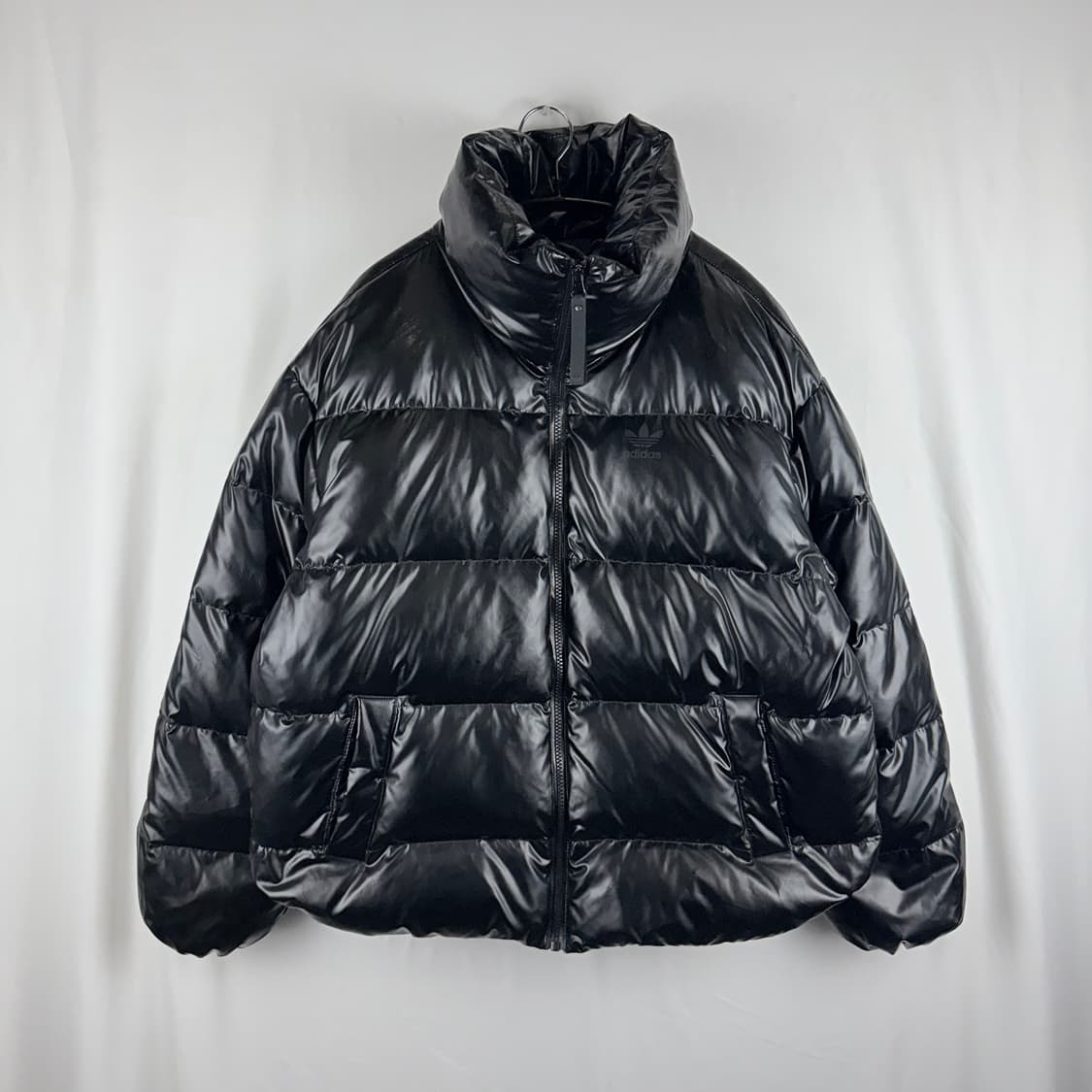 (S) 아디다스 유광 쇼트 다운 패딩 블랙 상품이미지2