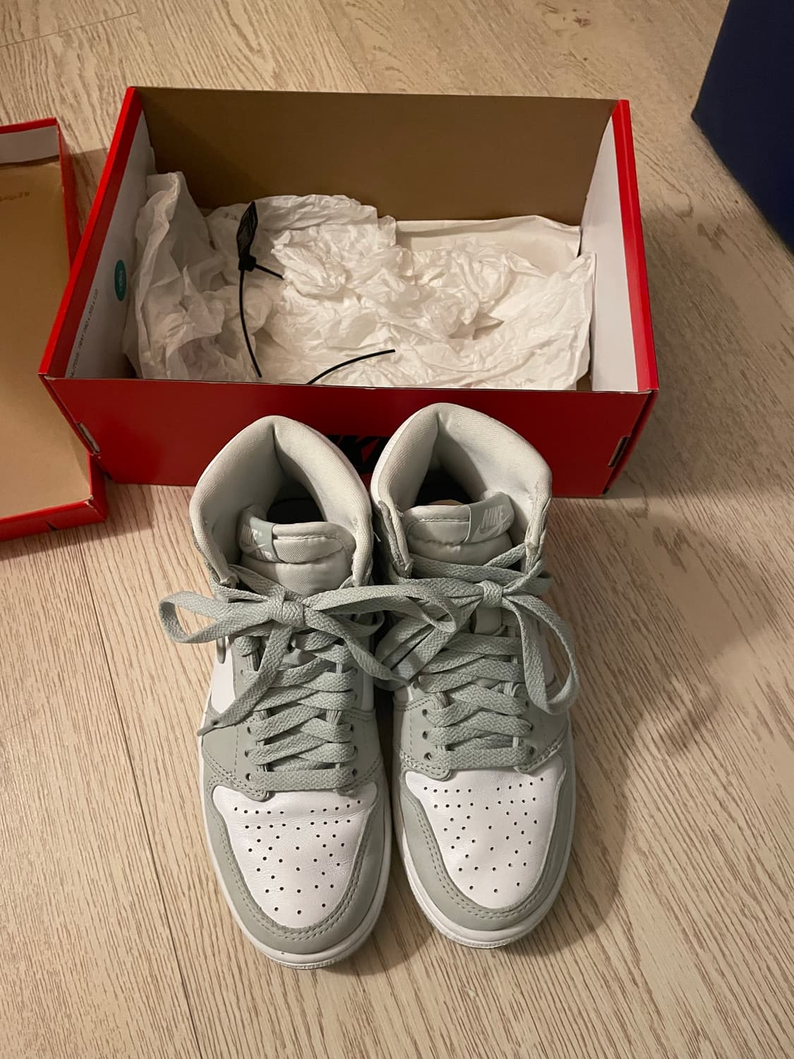 (W)조던 1 레트로 하이 씨폼 판매합니다  사이즈 230 상품이미지2