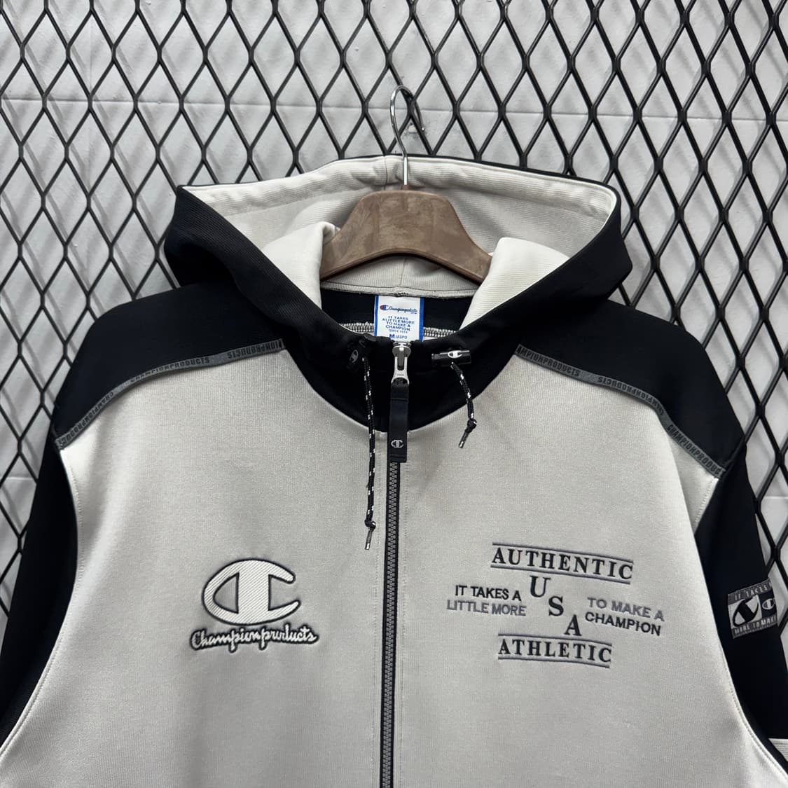 챔피온 어센틱 후드 집업 레터링 포인트 화이트 블랙 배색 상품이미지3
