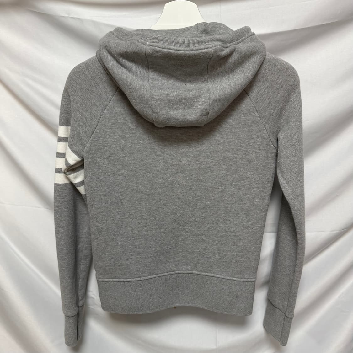 [S+급/40] 톰브라운 사선완장 여성 후드집업 그레이 상품이미지5