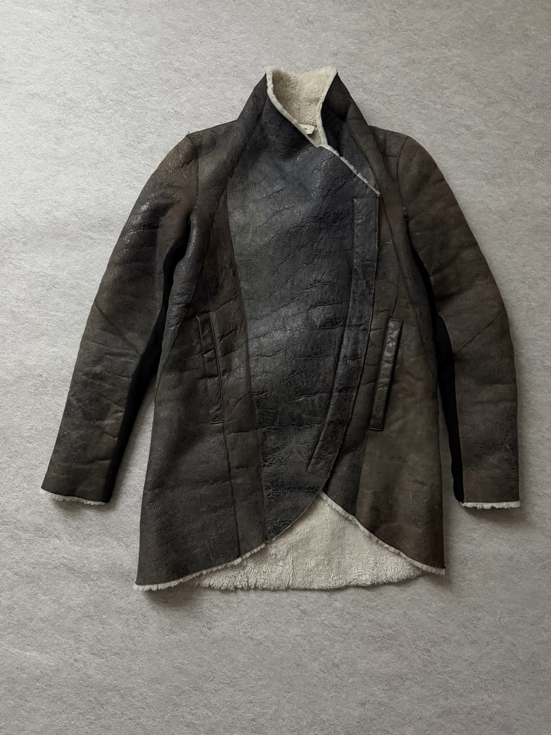 헬무트랭 비대칭 실루엣 램스킨 무스탕 상품이미지2