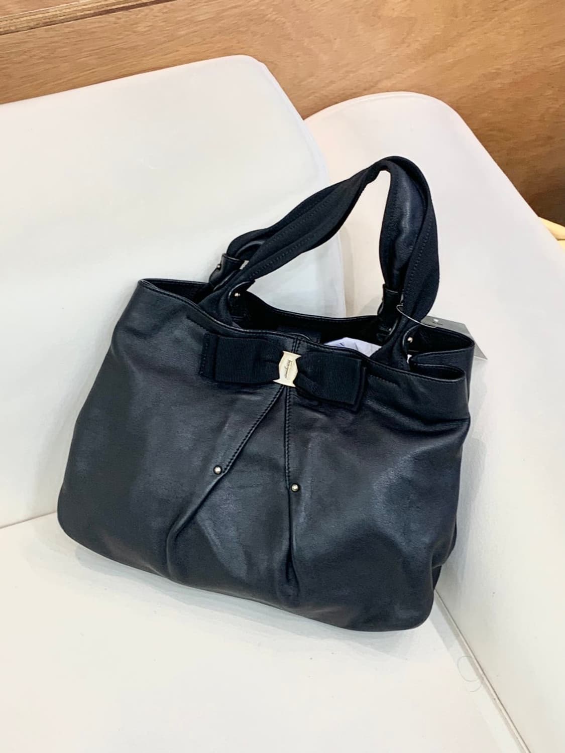 페라가모 바라 레더 토트백 (정품) 상품이미지1