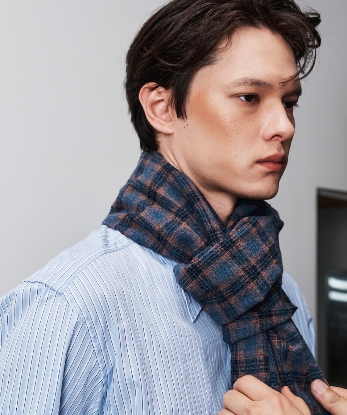 아뜰리에 델디오 울 셔링 체크 스카프 블루 상품이미지2