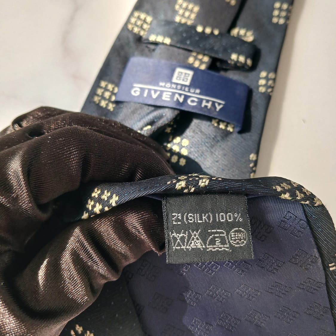 지방시 실크 네이비 자카드 패턴 넥타이 9.9cm A~B등급 E822
 상품이미지6