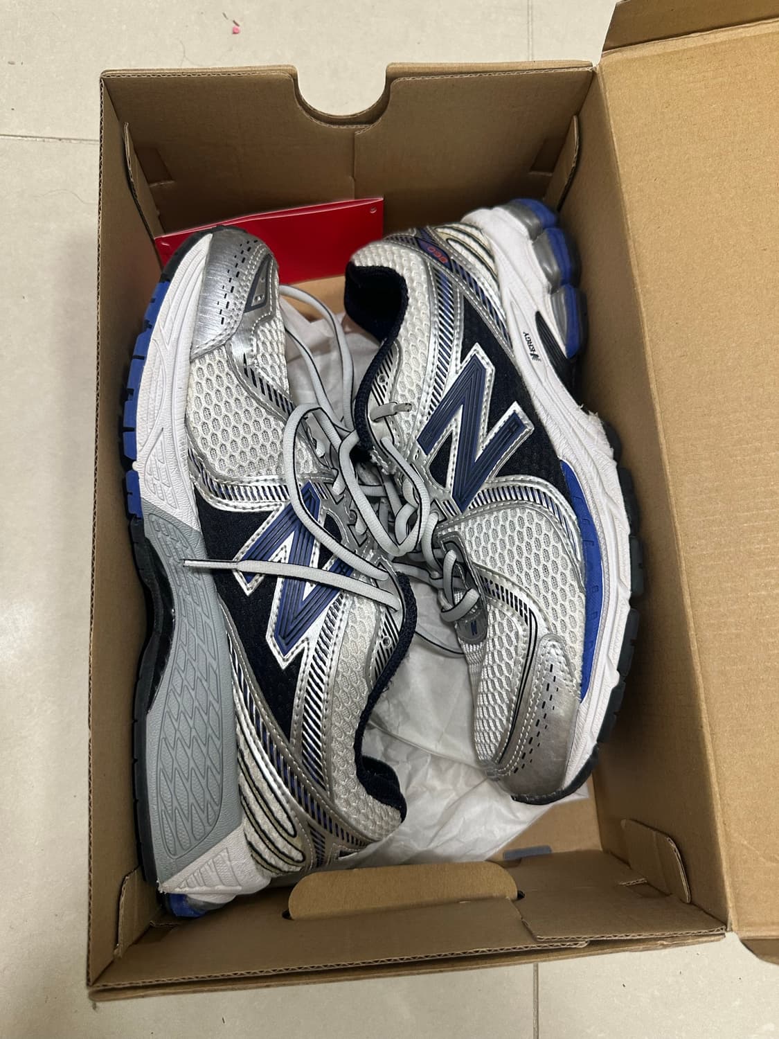 뉴발란스 860v2 메탈릭실버 255 상품이미지5