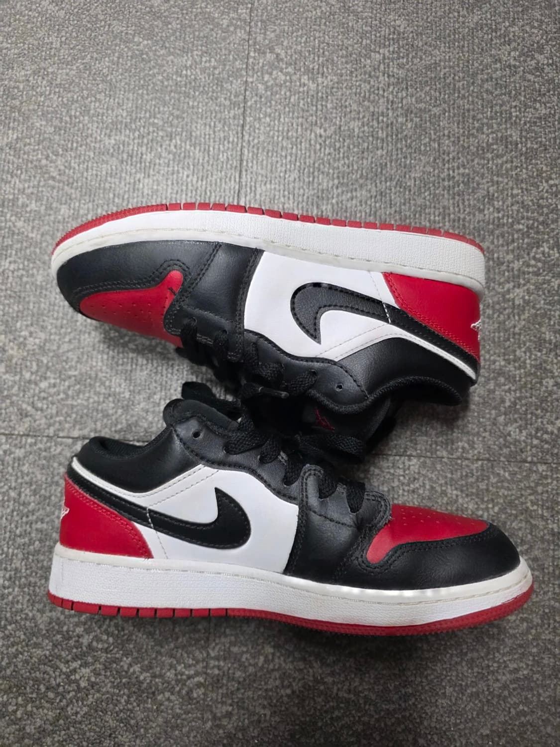 (GS) 나이키 에어 조던1 로우 화이트 바시티 레드 230 상품이미지7