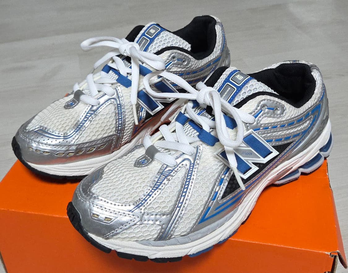 뉴발란스 1906r 메탈릭 실버 블루 상품이미지1