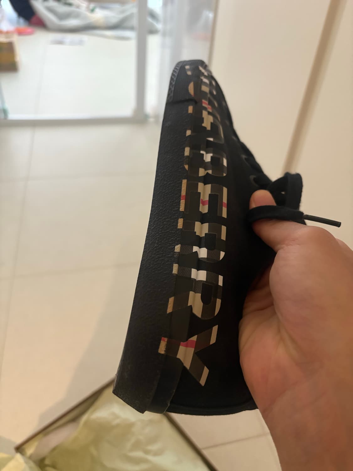 버버리 스니커즈 검은색 상품이미지4