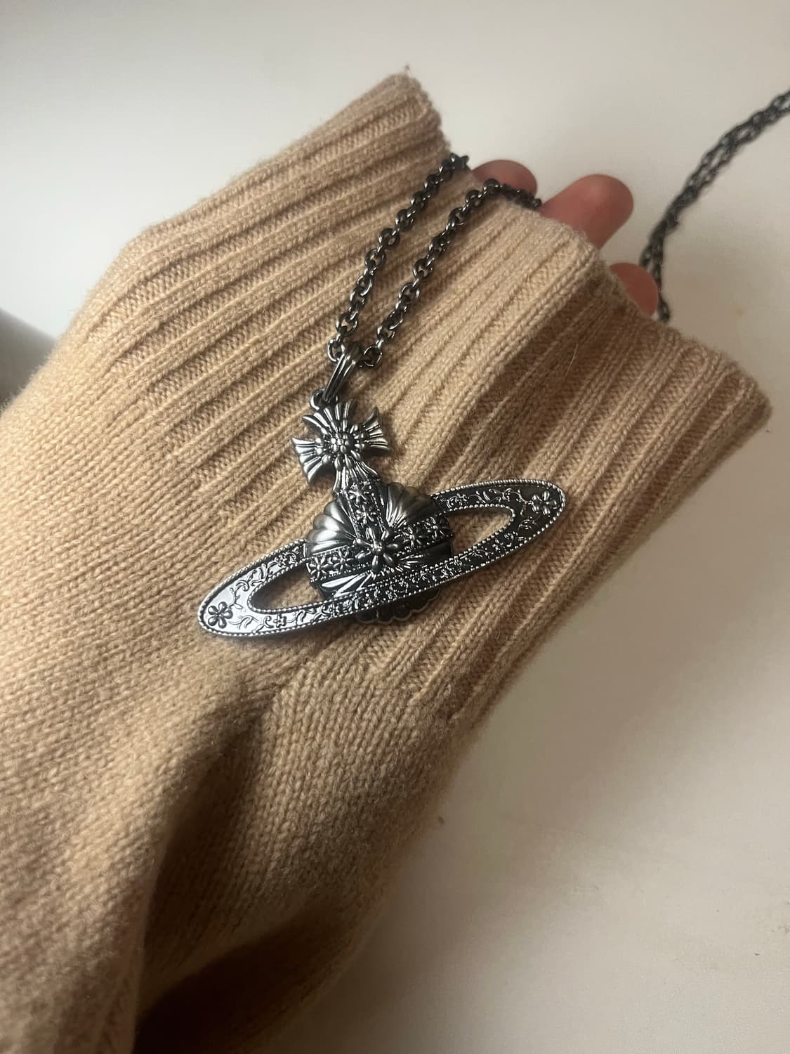 비비안웨스트우드 황동 빅 orb 목걸이 상품이미지2