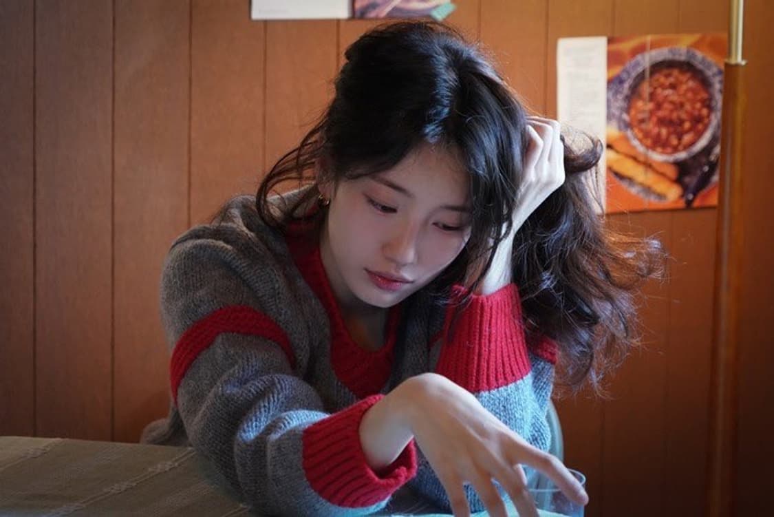 [수지 착용] 포니테일 Annie 브이넥 니트 상품이미지4