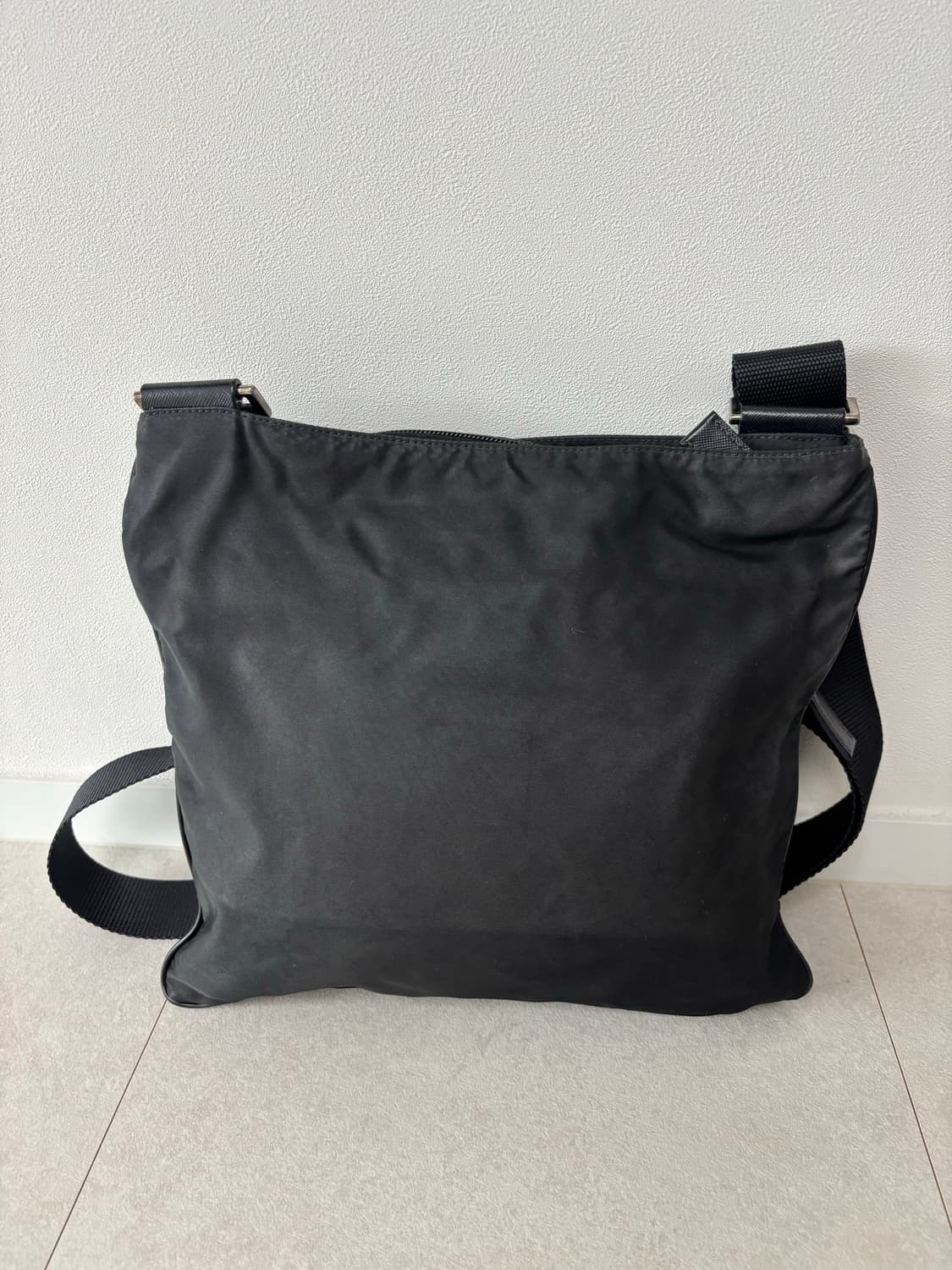 프라다 블랙 나일론 크로스백 상품이미지2