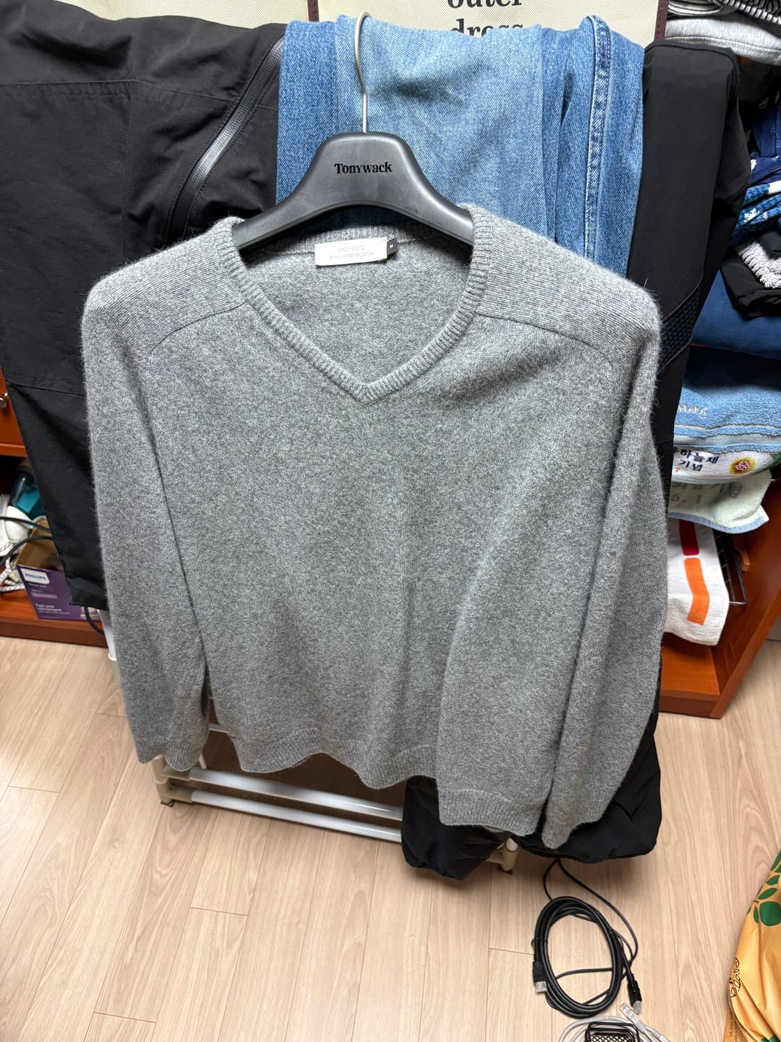 아모멘토 브이넥 차콜 m사이즈 상품이미지2