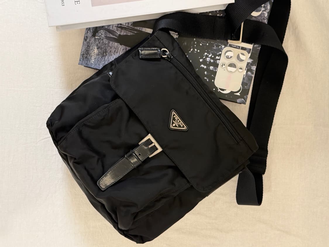 정품 프라다 포코노 나일론 메신저백 크로스백 주우재백 상품이미지2